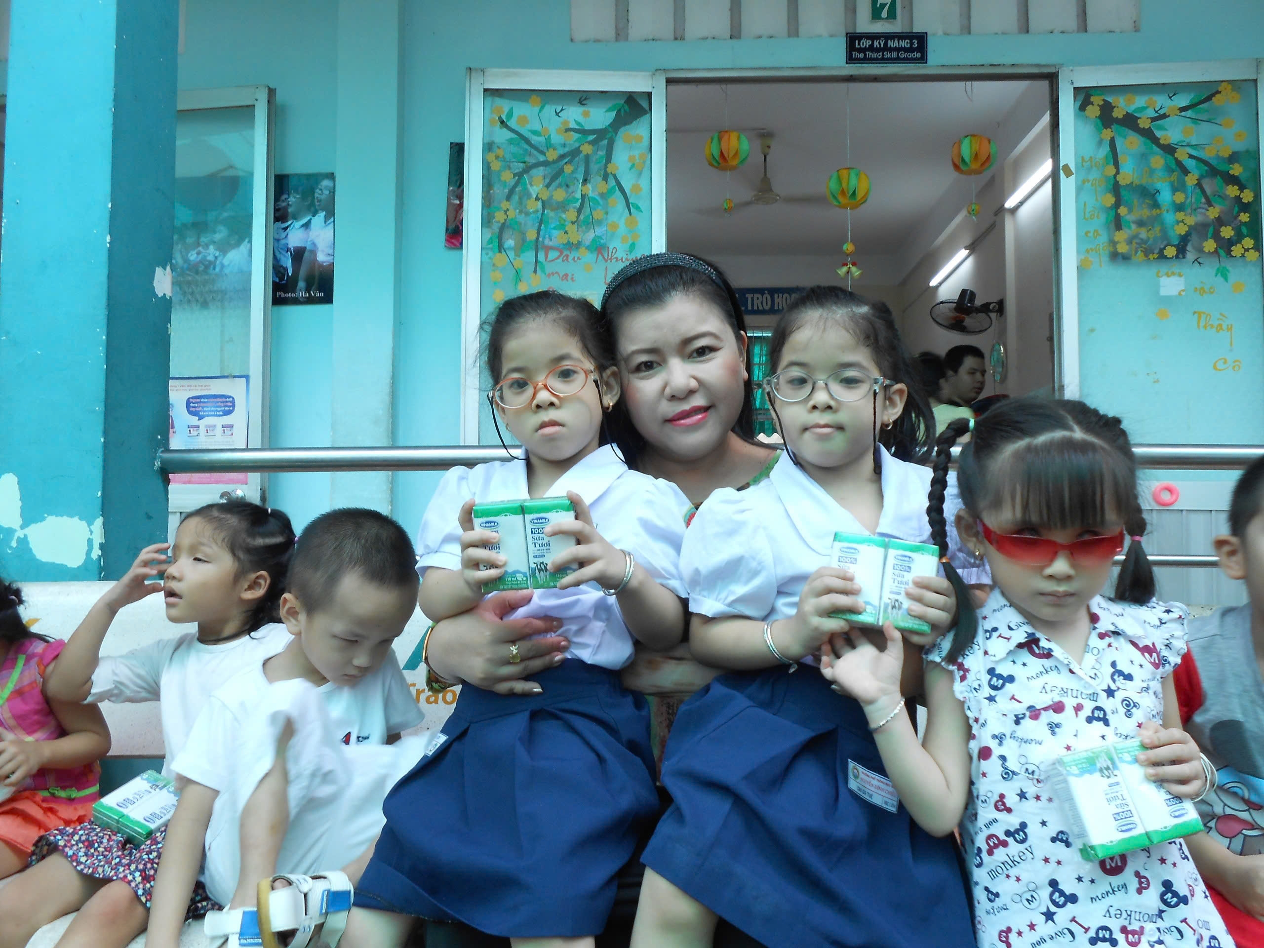 Huong duong tham hs mù truong nguyen dinh chiểu.jpg